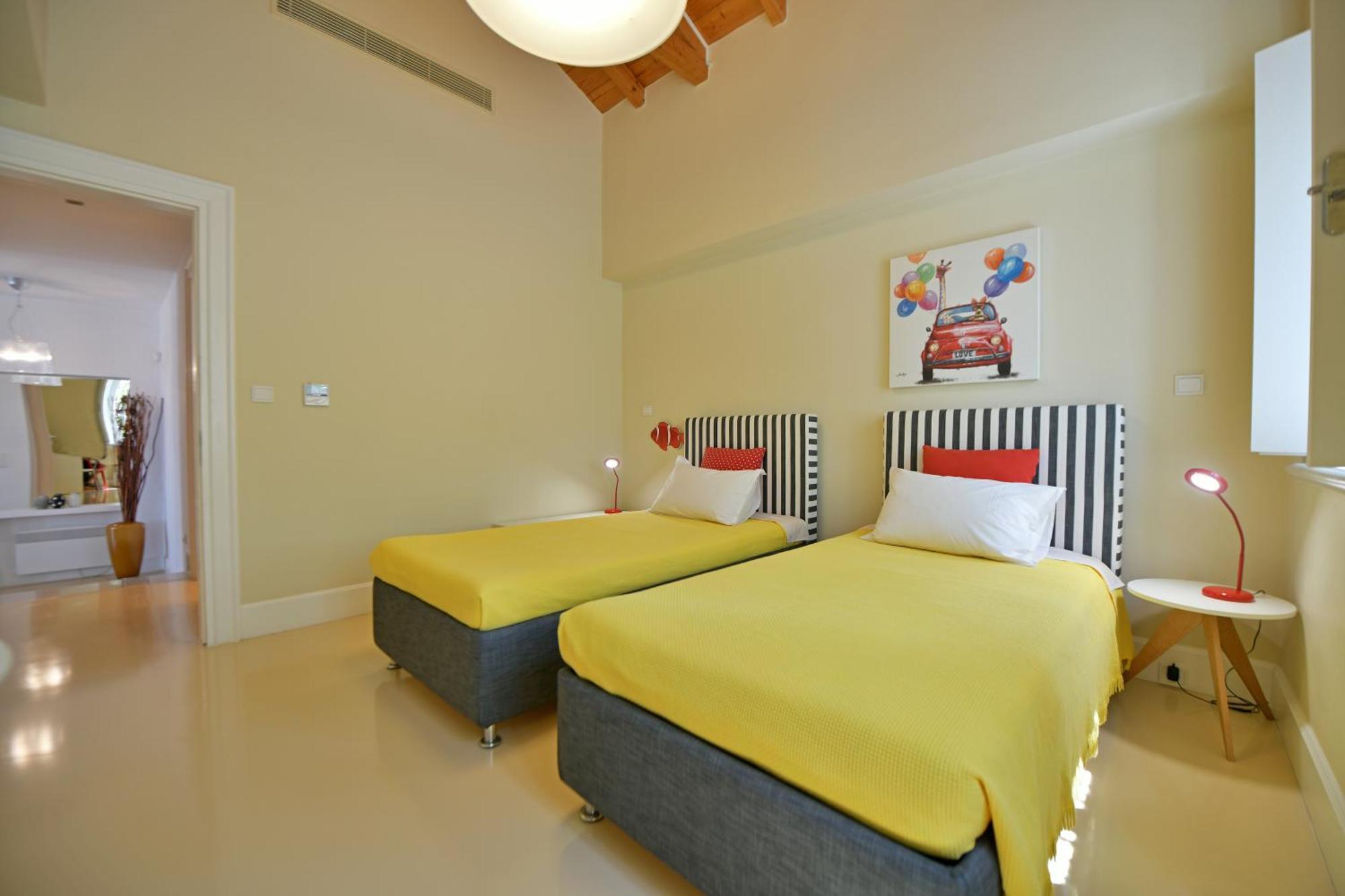 Hydra Kamini Beach Thea Exterior photo