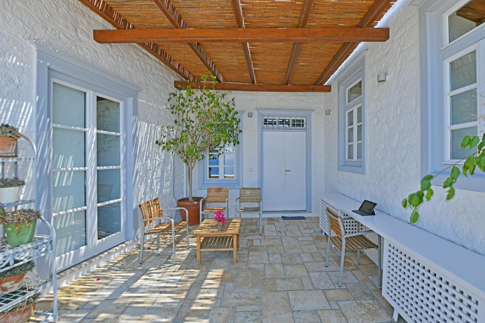 Hydra Kamini Beach Thea Exterior photo